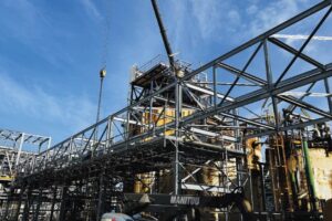 CHARPENTE - AZUR INDUSTRIES - Etudes, fourniture, fabrication et montage d’un rack de 32T. et support tour de 9T pour KEMONE FOS SUR MER (2)
