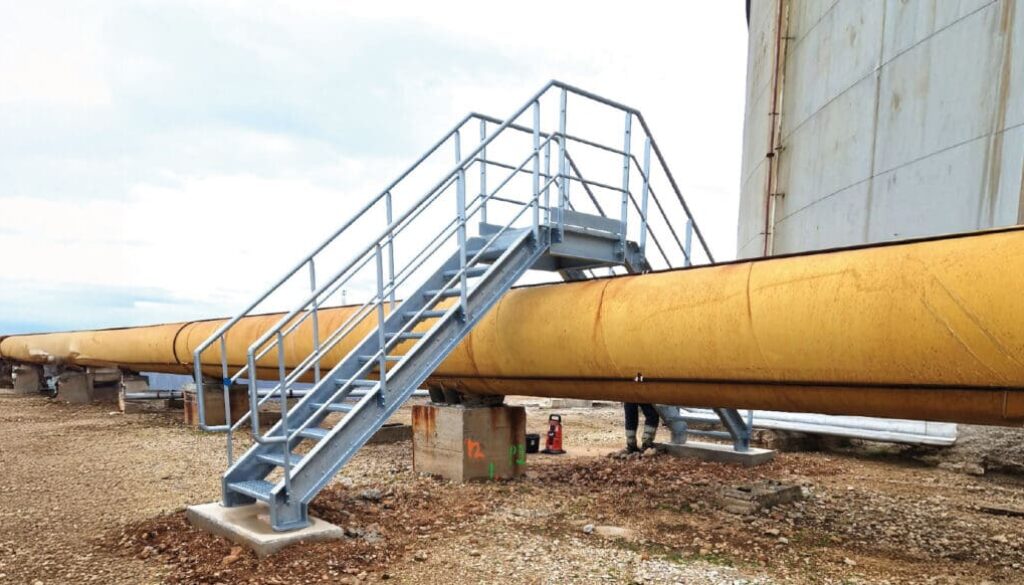 Azur Industries - Serrurerie - PASSERELLES ACCES BAC GIE LA CRAU - CLIENT PETROINEOS GIE (2)