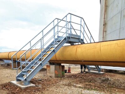 Azur Industries - Serrurerie - PASSERELLES ACCES BAC GIE LA CRAU - CLIENT PETROINEOS GIE (2)